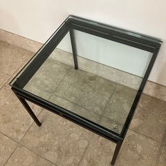ガラスのテーブルの画像