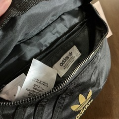 ウエストバッグ🖤adidasナイロン製ボディバッグウエストポーチ斜めがけバッグミニサイズコンパクトサイズ黒の画像