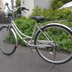 ２６インチのママチャリです。前後タイヤ新品、内装３段ギア付です。の画像