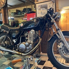 ヤマハSR400カフェレーサーの画像