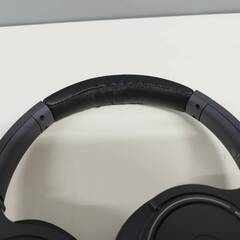 ～ご覧いただきありがとうございます～  ※値下げ不可 audio-technica ATH-SR30BT ワイヤレスヘッドホン  ◆商品の状態◆ 使用に伴うスレや擦り傷が見受けられます。やや使用感あり。 ヘッドクッション劣化で破れあり、イヤーパッドの状態は良好です。 ペアリング確認済み。30分音楽再生：100％のままでした。 バッテリーは消耗品の為、今後の減り方など保証対象外です。  内容物：ヘッドホンのみ（画像1枚目に写っているもの） ※上記説明にないもの・写真に載っていないものは付属しません※  【商の画像