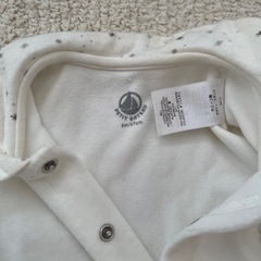 プチバトー PETIT BATEAU ベロア足付き ロンパース6mの画像