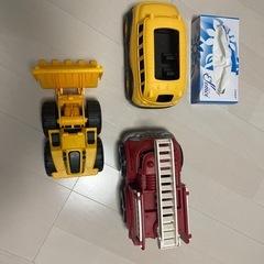 働く車3台の画像