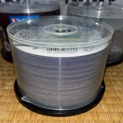 新品未開封のCD-R50枚とDVD-R枚数数えてないけどまだたくさんあるやつとCD-R　5枚の画像