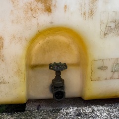 水タンク、トタンの画像
