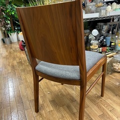 モデルルーム展示品ウォールナットのモダンチェア4脚の画像