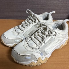フィラスニーカーの画像