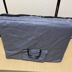 【ほぼ新品】折りたたみマッサージベッド グレー +教材（値段交渉要相談）の画像