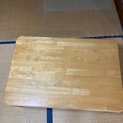 折りたたみのローテーブルの画像