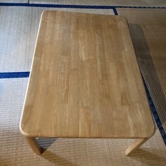 折りたたみのローテーブルの画像