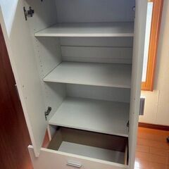 観音開きの食器棚、差し上げますの画像
