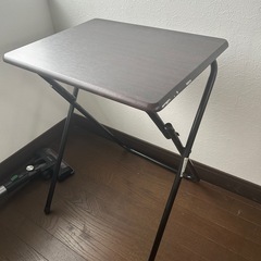 折りたたみテーブルの画像