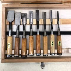 丸一鑿 8本組 木箱入り 追入鑿 彫刻 鉋 ノミ 大工道具 刃物 セット 木工 DIY 職人道具 ハンドツール　【糸島市内 送料無料】88264-20の画像