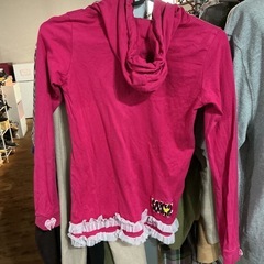 子ども服💗ガールズブランド✨アースマジック🧸💕長袖フード付きサイズ150cm薄手長袖Tシャツピンク白黄色ベージュの画像