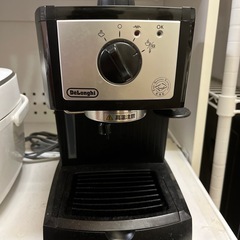 ガスコンロ、デロンギ、電子レンジ、食器棚、洗濯機
の画像