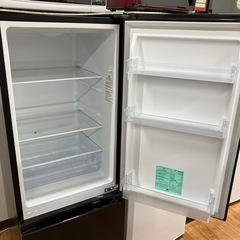 「安心の1年保証付。【Hisense ２ドア 冷蔵庫 HR-D1701B 2024年製 175L ヘコミ・傷有り クリーニング済み】取りに来れる方限定。」の画像
