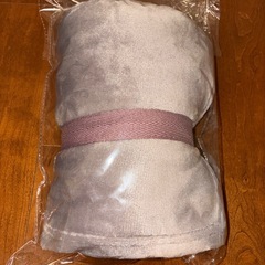 ロクシタントートバッグとひざか膝掛けの画像