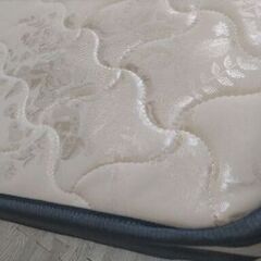 札幌市近郊にお住まいの方限定！送料無料！高脚折り畳みシングルすのこベッドとボンネルコイルマットレス付きの画像