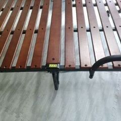 札幌市近郊にお住まいの方限定！送料無料！高脚折り畳みシングルすのこベッドとボンネルコイルマットレス付きの画像