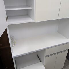 【スライドカウンター内広々】キッチンボード 土井インテリア レンジボード 食器棚 カップボード 開扉 高さ184cm 幅117cm：ホワイトの画像