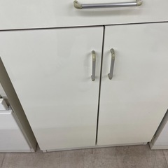 ◇ドリーム尼崎1号館◇【ジモティー割引対象商品】2枚扉食器棚の画像