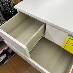⭐︎ドリーム荒牧店⭐︎ジモティー割引有⭐︎【クリーニング済み】5段チェスト　ホワイト　キズ有　IKEA製の画像