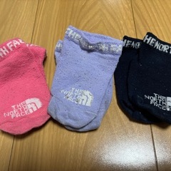 子供靴　ノースフェイス靴 ➕靴下3足の画像