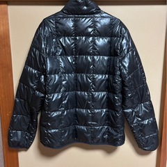 黒のジャンパーの画像