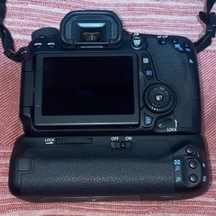 【本日の引き取りで表示価格から5000円引きの38000円】CANON EOS 70D ボディ バッテリーグリップ付きの画像
