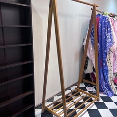 天然木の頑丈なA型ハンガー 木製 ハンガーラック 幅110 x 奥行53 x 高さ174cm の画像