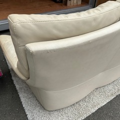カリモク　本革ソファーの画像