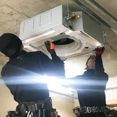 業務用エアコン工事の作業補助/職人の画像