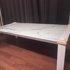 ガラステーブルの画像