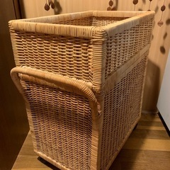 ラタン　籐製品　キャスター付き収納の画像