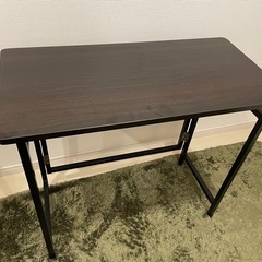 折りたたみ可能な机の画像