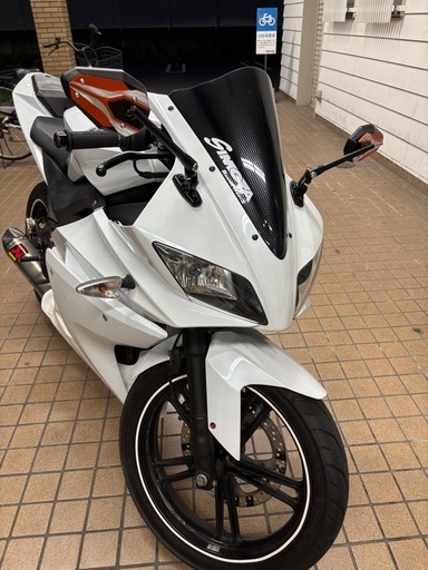 ヤマハ　YZF-R125 (カスタム30万
オーバー)