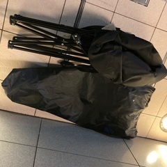 ほぼ新品🔴包み込む様なラウンド型リラックスチェア折り畳み式家でもキャンプでもの画像