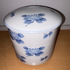 GY1021 有田焼　峰山窯　三段重　白磁陶器　椿の画像