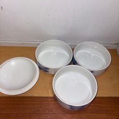 GY1021 有田焼　峰山窯　三段重　白磁陶器　椿の画像
