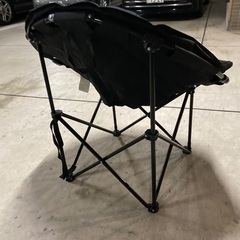 ほぼ新品🔴包み込む様なラウンド型リラックスチェア折り畳み式家でもキャンプでもの画像