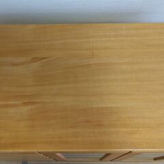 ガラス戸付きキッチン収納棚の画像