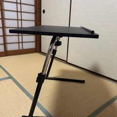 高さ調整出来る机の画像