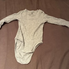 2枚！9ヶ月　長袖肌着ロンパースの画像