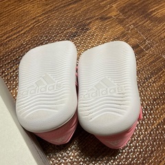 アディダス つま先保護 水陸両用 ベビー サンダル adidas 13cm 箱つきの画像