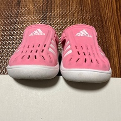 アディダス つま先保護 水陸両用 ベビー サンダル adidas 13cm 箱つきの画像