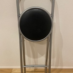 折りたたみ式カウンターチェアの画像