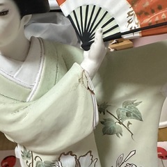 陶器製の日本人形の画像
