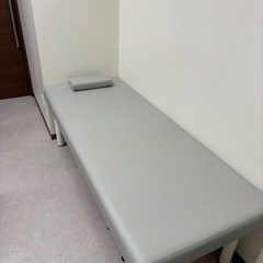 【美品】高田の診察用ベッド　枕付き　　　　の画像