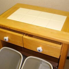 北欧レトロ 木製　タイル張り　キッチンワゴン　ゴミ箱　収納の画像