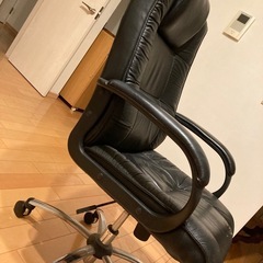 本革？合皮？椅子（ブラック）の画像